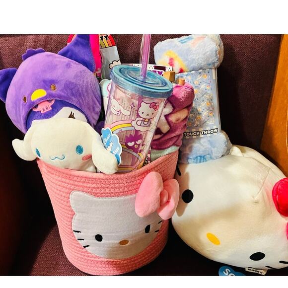 Hello kitty  Kuromi , Cinnamoroll Easter bundle with large pink rope storage bin - Picture 3 of 9